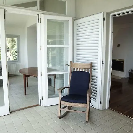 Ignatius Costal Road 8guests, Sea View, Private Parking Villa