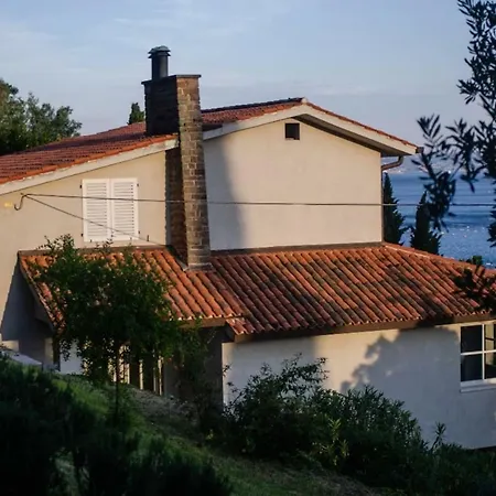 Ignatius Costal Road 8guests, Sea View, Private Parking Villa