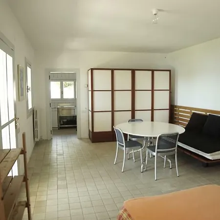Ignatius Costal Road 8guests, Sea View, Private Parking