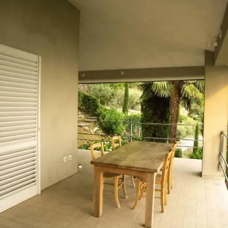 Ignatius Costal Road 8guests, Sea View, Private Parking Villa *