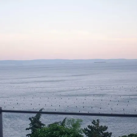 Ignatius Costal Road 8guests, Sea View, Private Parking *